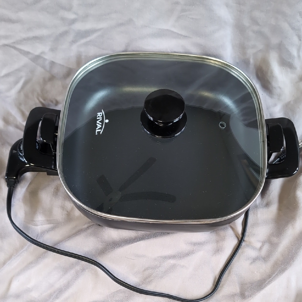Rival Black Electric Skillet with Glass Lid